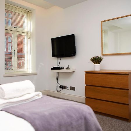 Apt 3, Trafalgar Sq Duplex, 3Rd & 4Th Floor By Indigo Flats Лондон Экстерьер фото